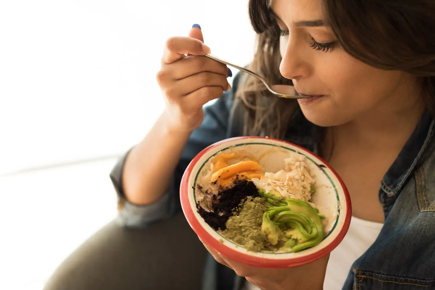 Dlaczego mindful eating wpływa na produktywność w pracy